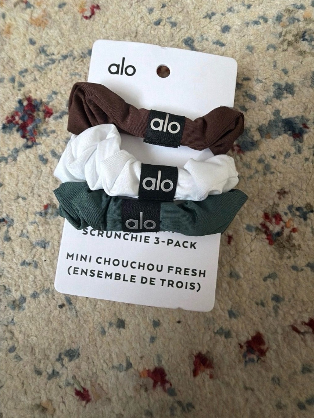ALO 3-Pack Scrunchies – Brown, White & Forest Green